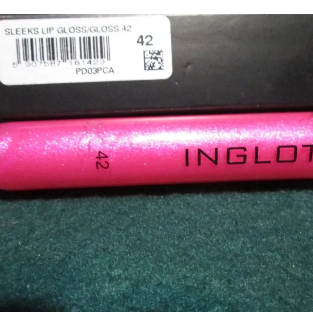 NWT SLEEKS Lip Gloss 42 - Vibrant Pink